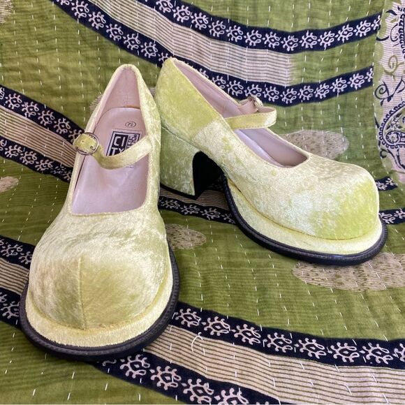 City Snappers Shoes - Y2K City Snappers Bright Green Spice Girls Velvet Platform Mary Jane Shoes 7.5